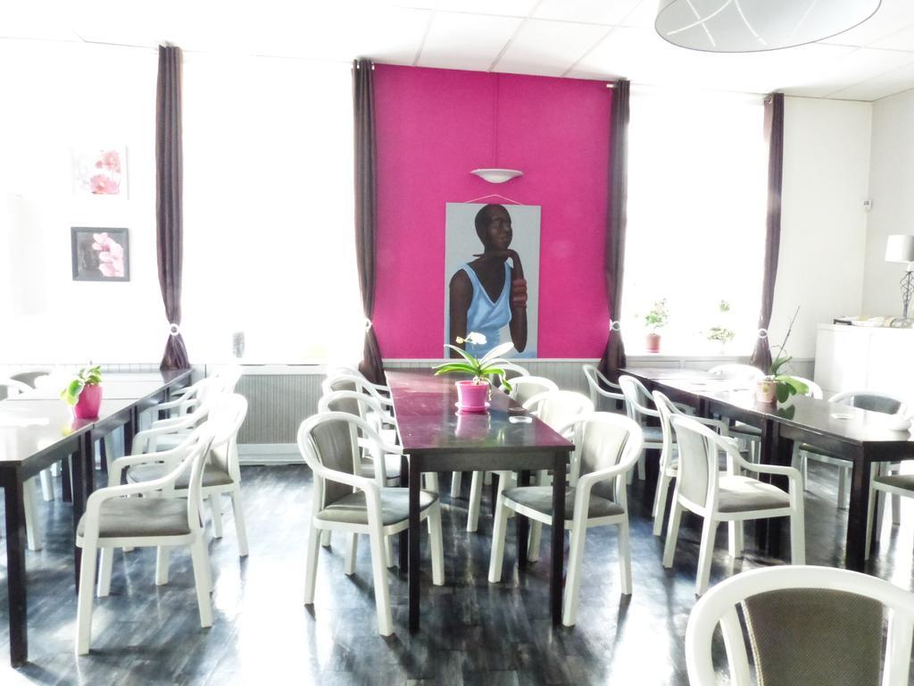 Logis Hôtel Au Croissant Buzançais Extérieur photo