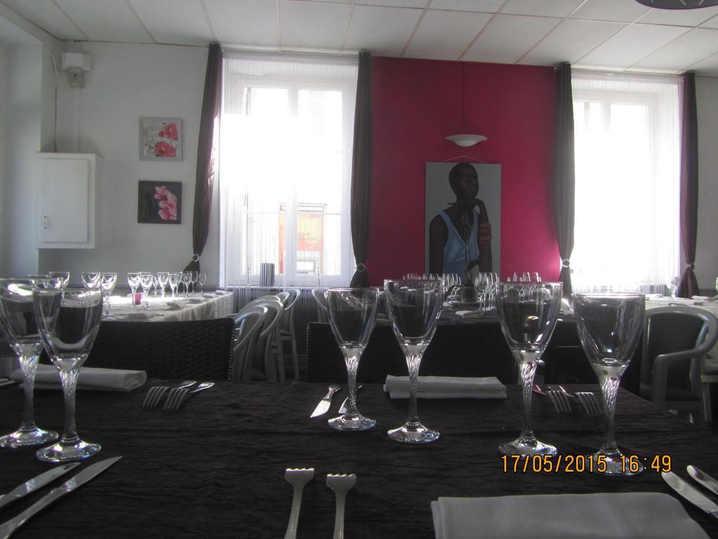 Logis Hôtel Au Croissant Buzançais Extérieur photo