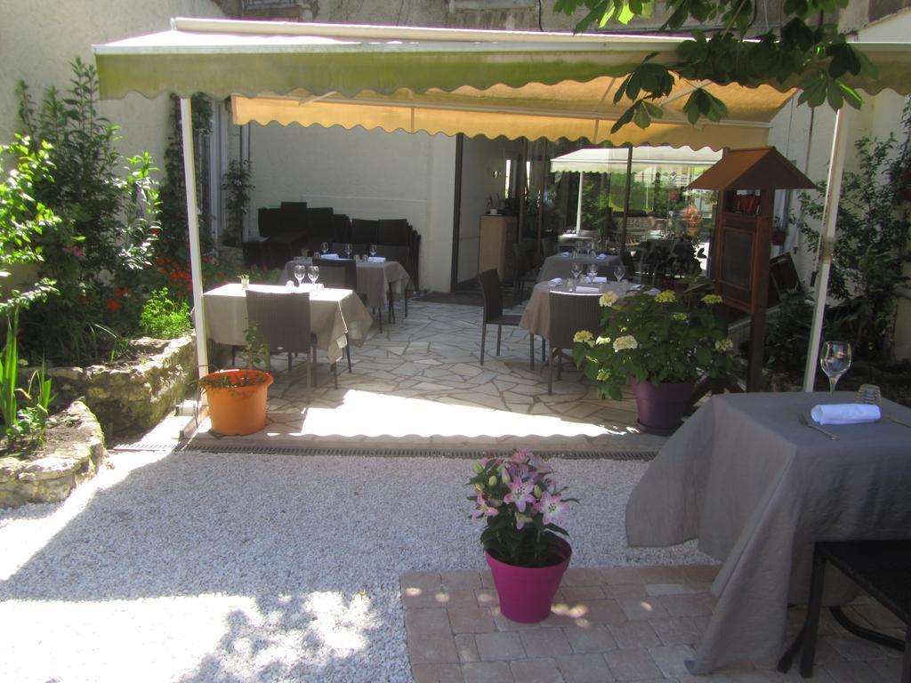 Logis Hôtel Au Croissant Buzançais Extérieur photo