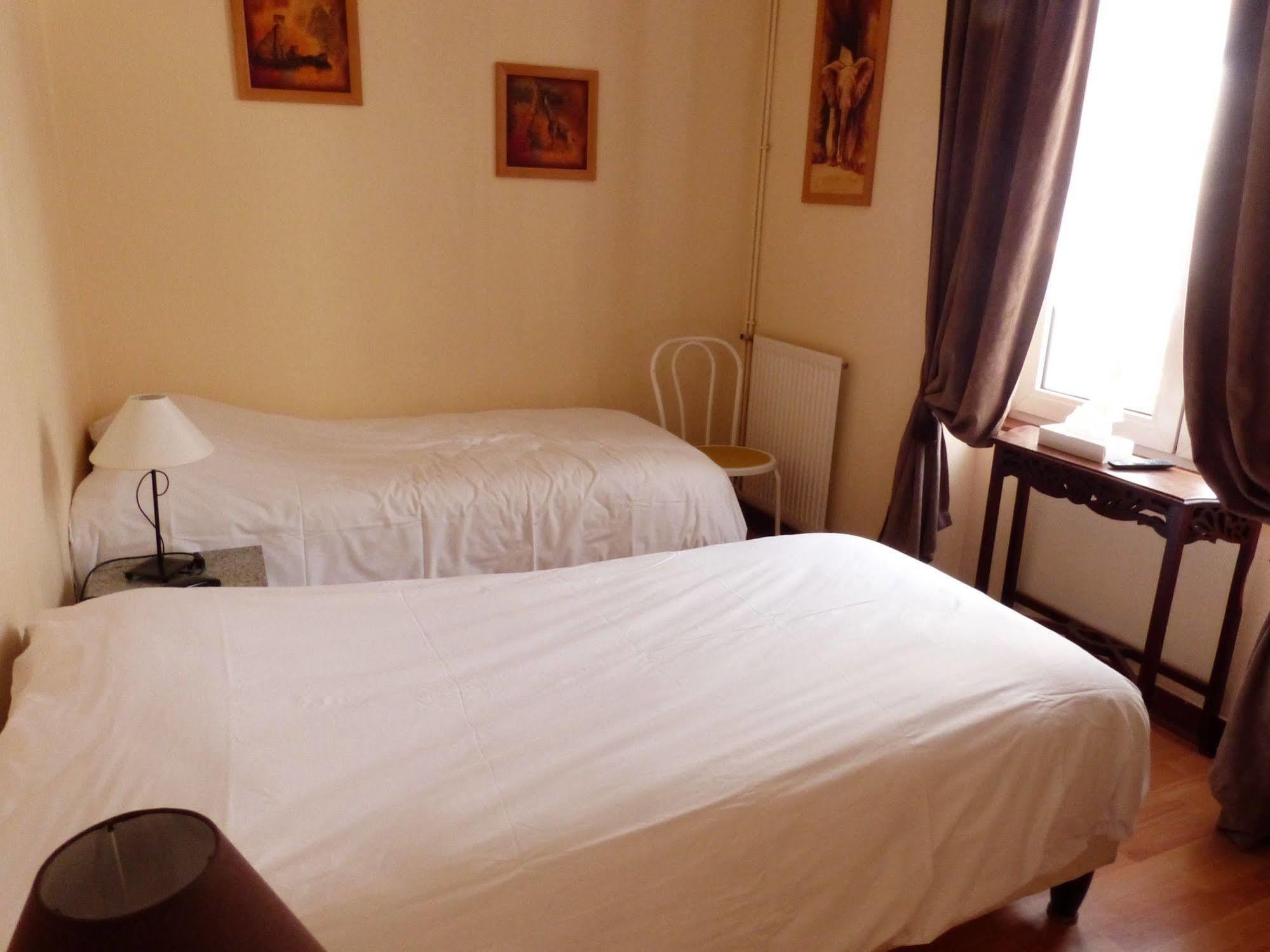 Logis Hôtel Au Croissant Buzançais Extérieur photo