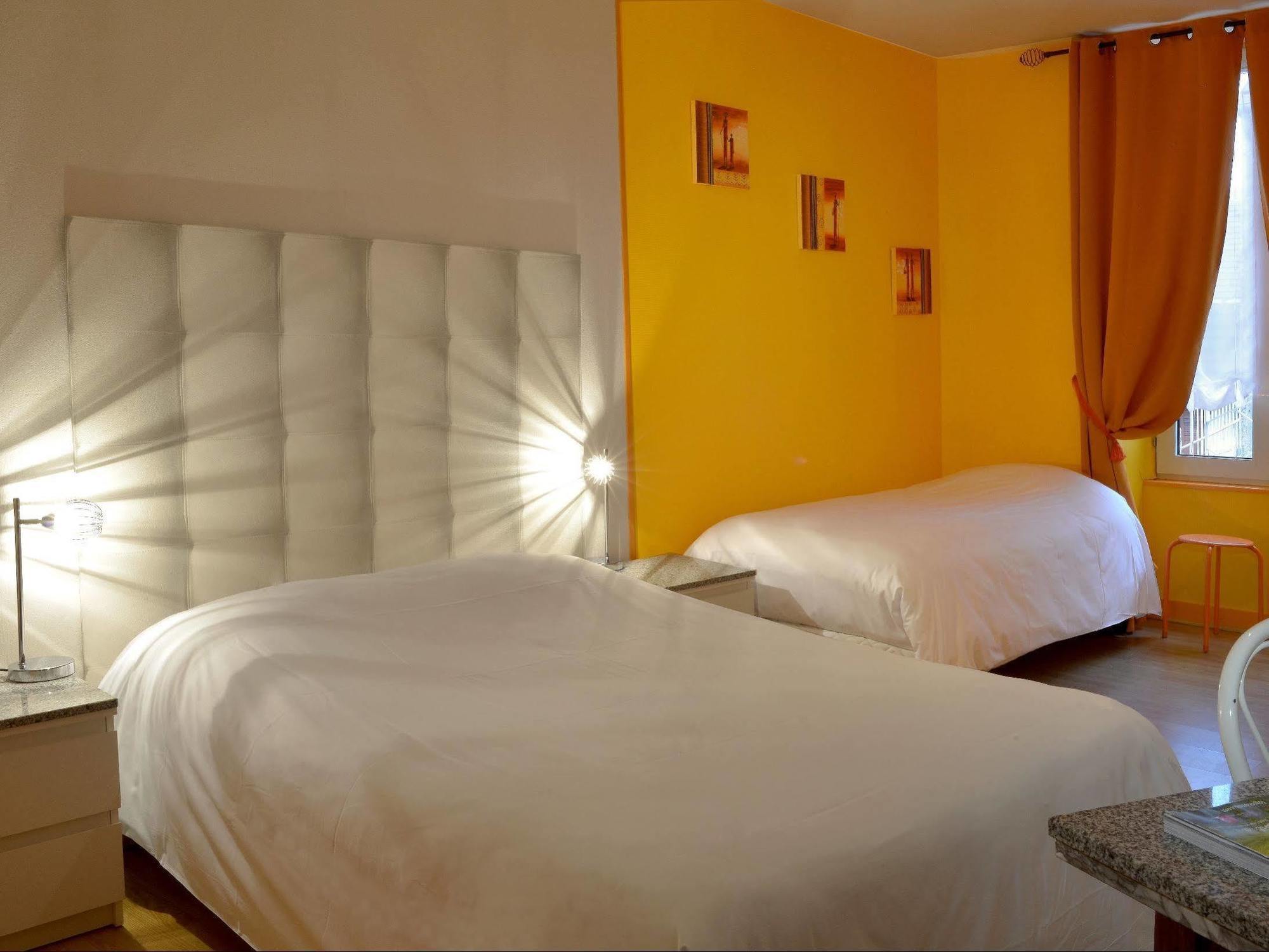 Logis Hôtel Au Croissant Buzançais Extérieur photo