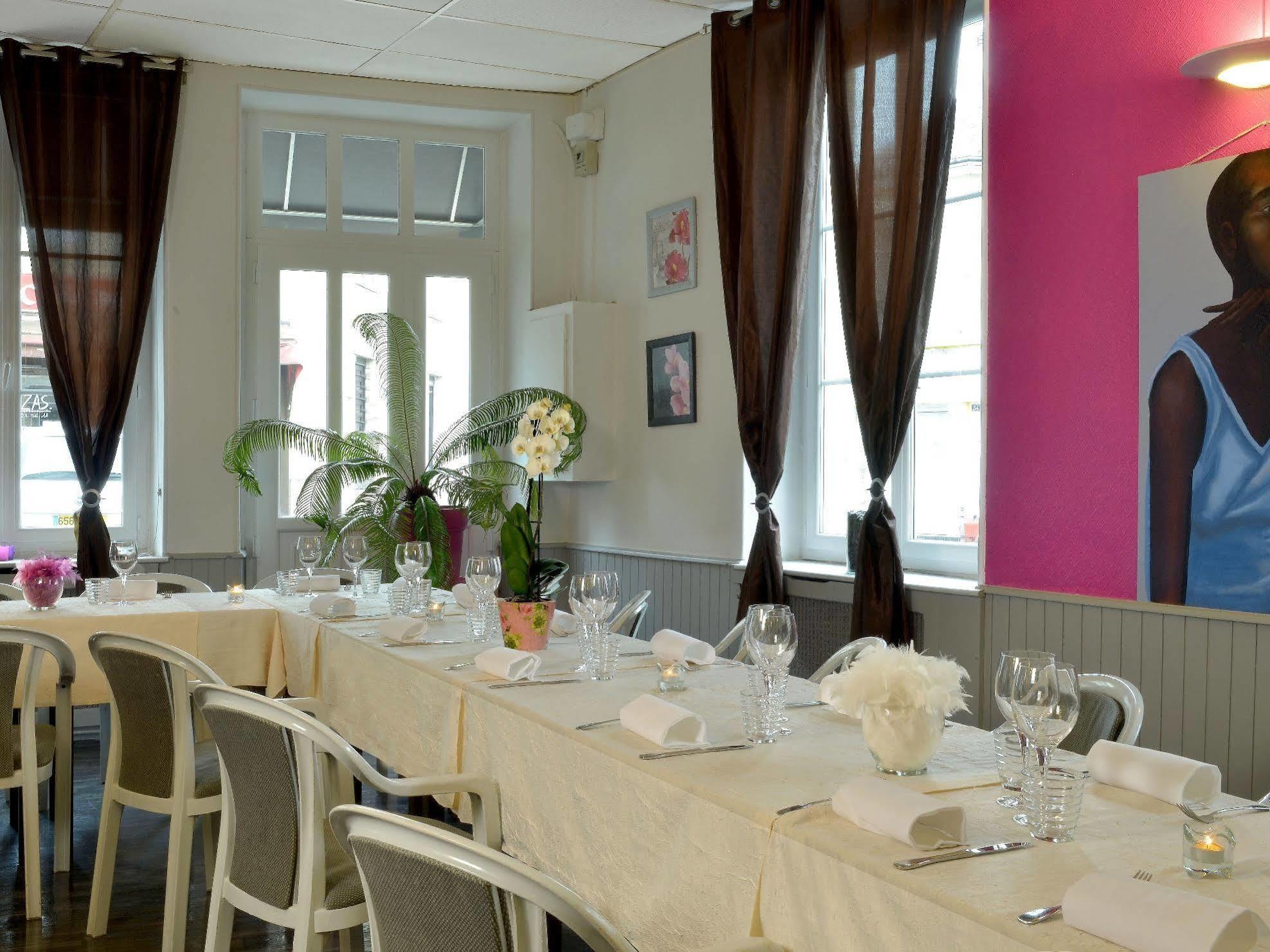 Logis Hôtel Au Croissant Buzançais Extérieur photo