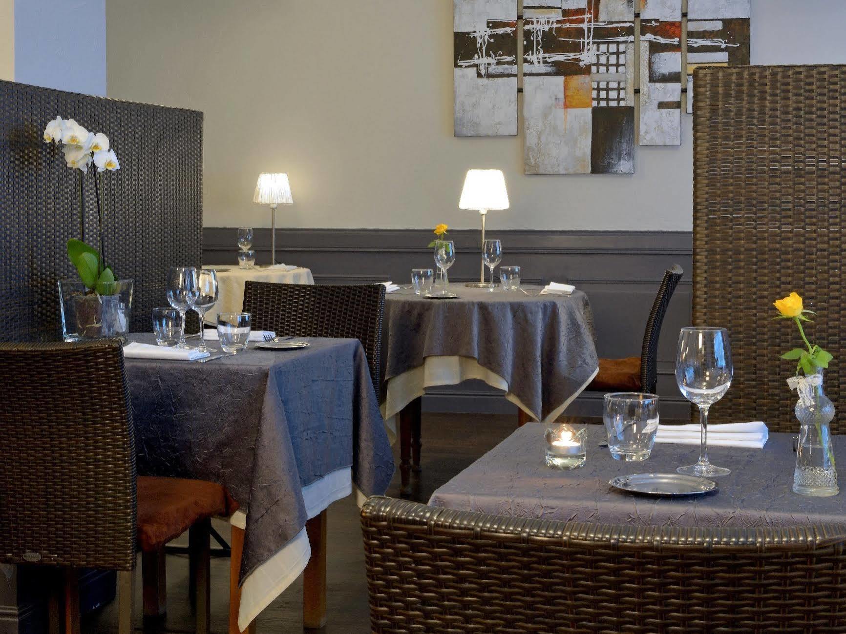 Logis Hôtel Au Croissant Buzançais Extérieur photo